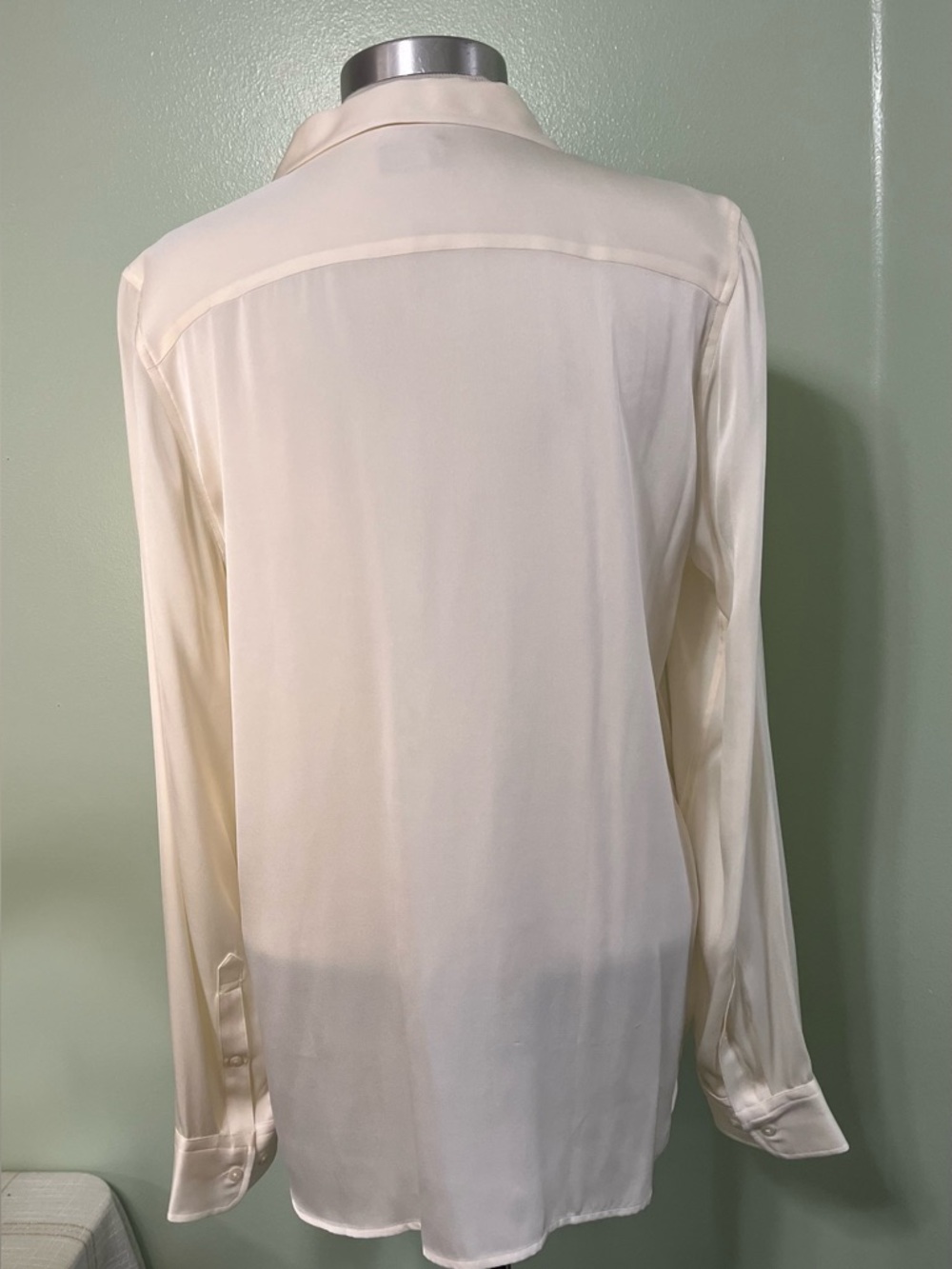 UNTUCKit Ivory Silk blend Button-Down Blouse Size 14 - Picture 3 of 9